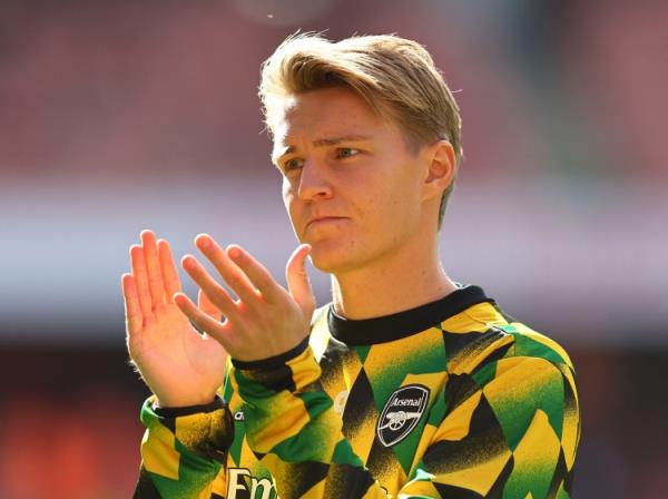 挪威队医:厄德高已飞回伦敦,周二晚间就会接受核磁共振检查